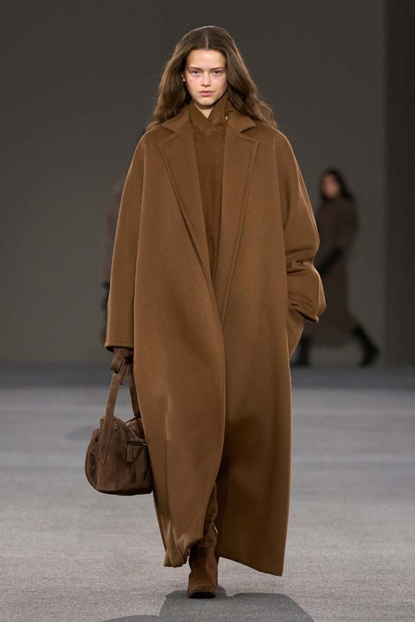 Max Mara SPORTMAX y2k archive ブルゾン　襟ファー Ancient & Modern: Fall-Winter 2026 Fashion Show | Max Mara